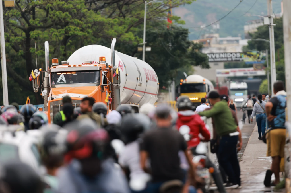 Venezuela inicia la exportación de gas butano a Colombia a través del puente internacional Simón&nbsp;Bolívar