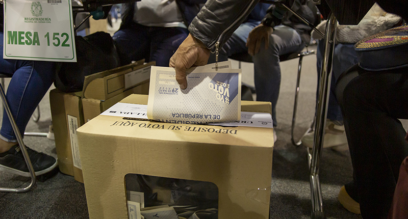 Elecciones presidenciales en la recta final: Candidatos se inscriben con sus fórmulas vicepresidenciales, primera&nbsp;deserción