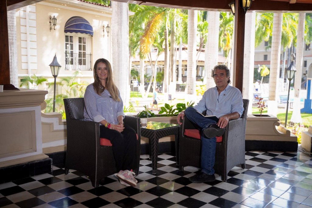 Paloma Valencia y Sergio Fajardo se toman un café en Barranquilla, ¿Qué se&nbsp;dijeron?
