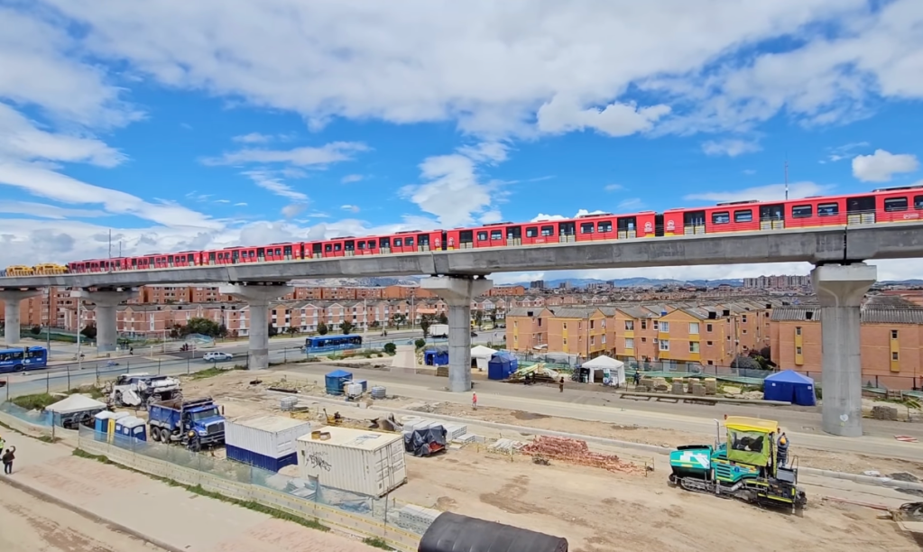 Inician pruebas de rodaje en la Línea 1 del Metro de Bogotá: Ya rueda el tren sobre el&nbsp;viaducto