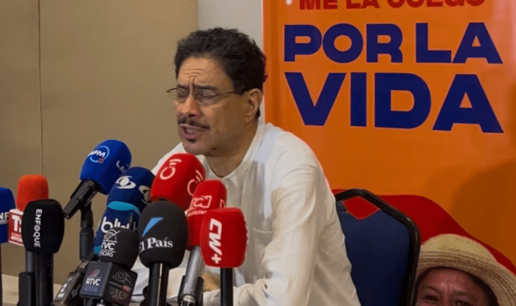 Cepeda exige a de la Espriella que designe compromisarios para un único debate presidencial organizado por RTVC, RCN y Caracol