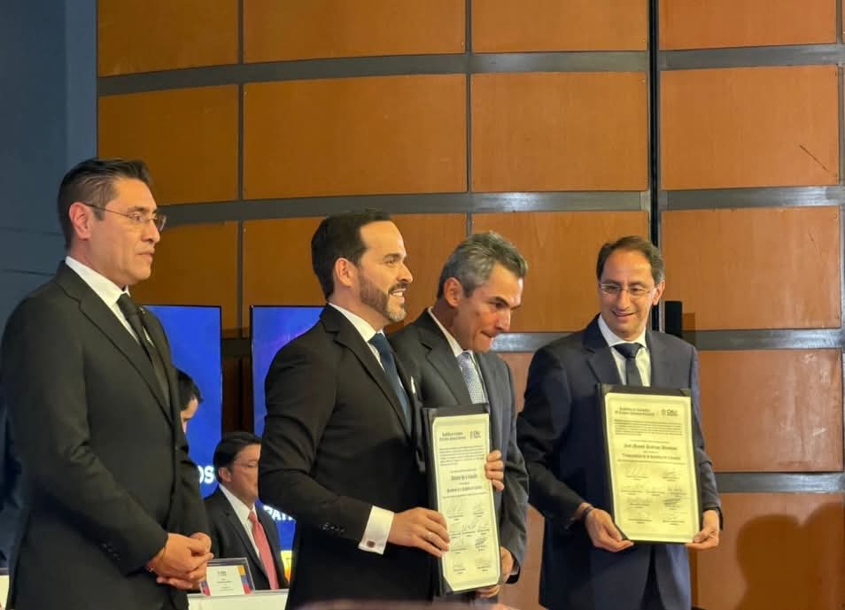 El CNE entrega la credencial Abelardo de la Espriella como nuevo presidente de Colombia para el periodo&nbsp;2026-2030