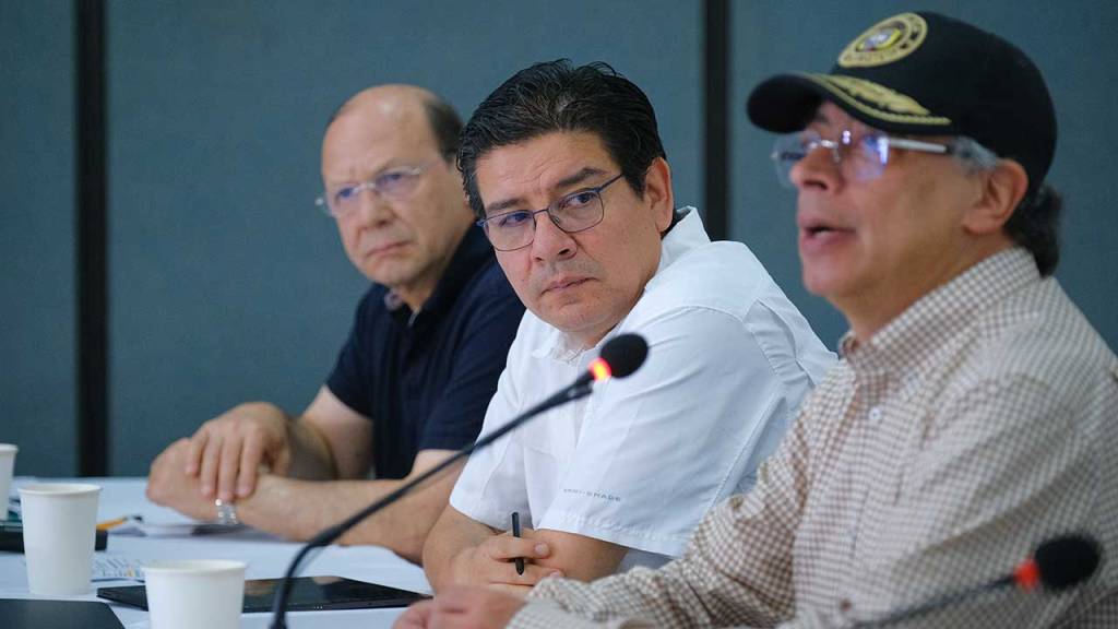«Los cuarteles militares y policiales están bajo mis órdenes”: Petro ordena que ningún cantón militar sea usado para la posesión de De la&nbsp;Espriella