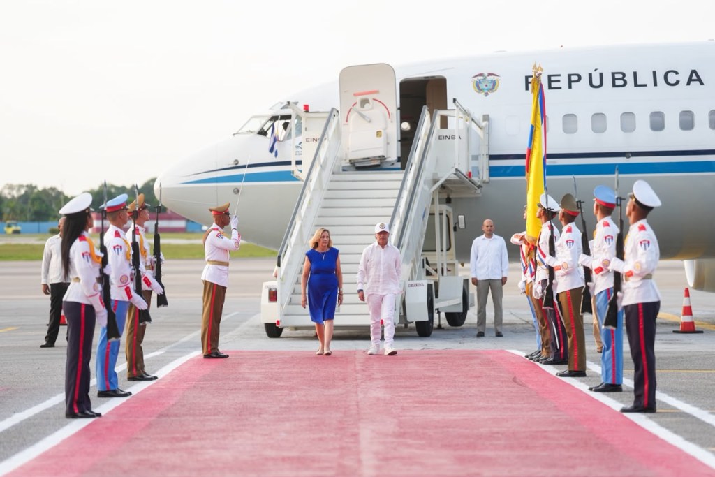 Petro justifica su visita oficial a Cuba: «Oponerse a una guerra en el Caribe» por parte de Estados&nbsp;Unidos