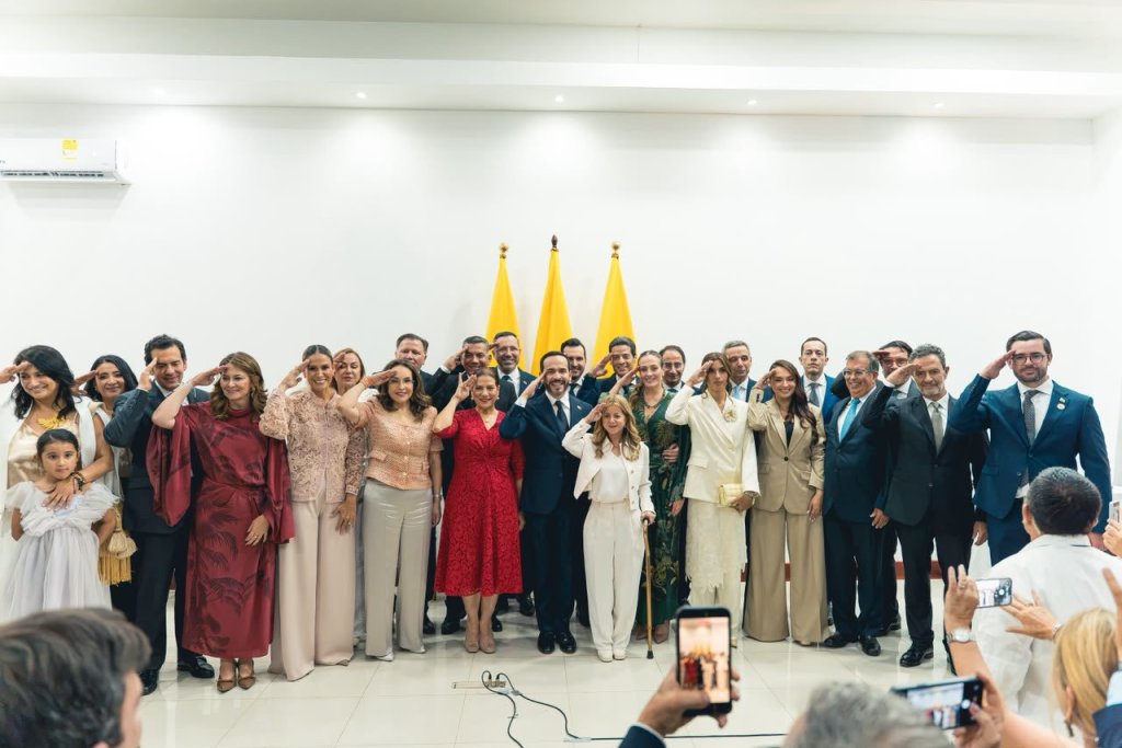 De la Espriella juramenta su gabinete con el compromiso de poner en marcha la «Patria&nbsp;Milagro»