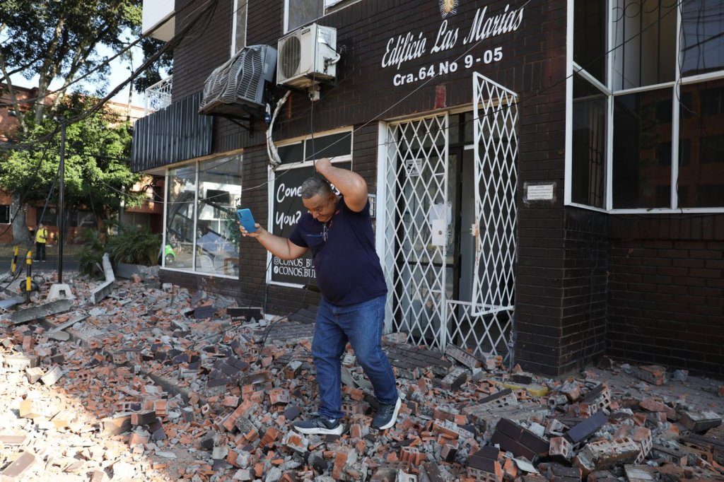 Atención: 111 muertos, 85 heridos y más de 1.500 viviendas averiadas balance del presidente Abelardo de la Espriella tras terremoto