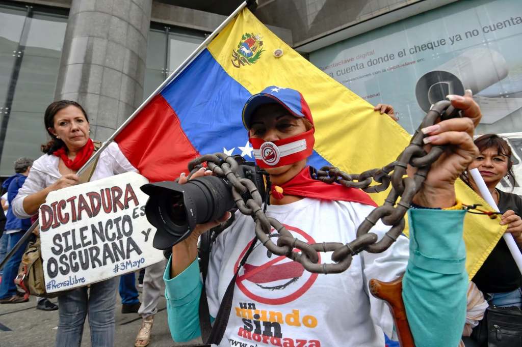 Pese a que el Gobierno venezolano levanta la censura a varios medios de comunicación, siguen restricciones