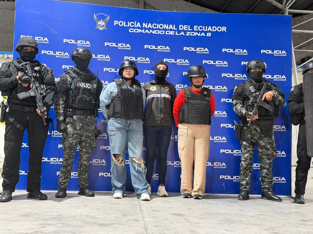 Colombia entrega a Ecuador a la esposa y a la hija de alias ‘Fito’, jefe de ‘Los&nbsp;Choneros’